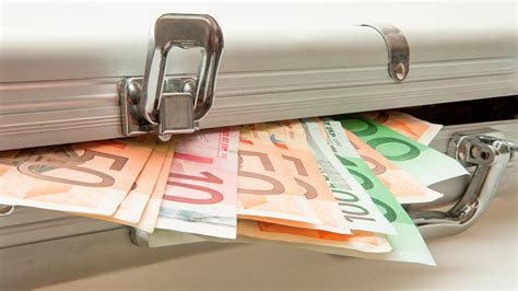 Легальный вывоз денег из России в 2026 году: что нужно знать и как действовать