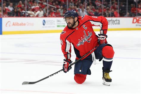 Нефтехимик взял верх над Торпедо и сократил отставание от Трактора