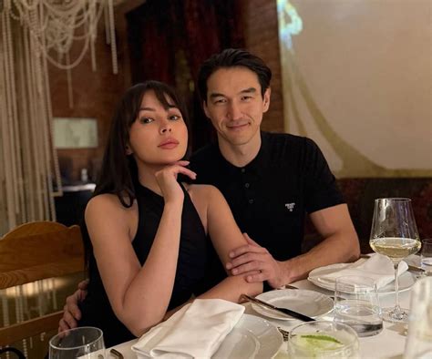 Почему супруга комика Сабурова уходит из российского бизнеса: что известно сейчас