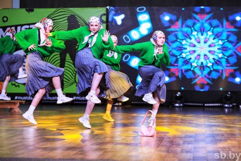 Яркие движения и новые формы: VIII Фестиваль современного танца «Пятилетка» в Петербурге