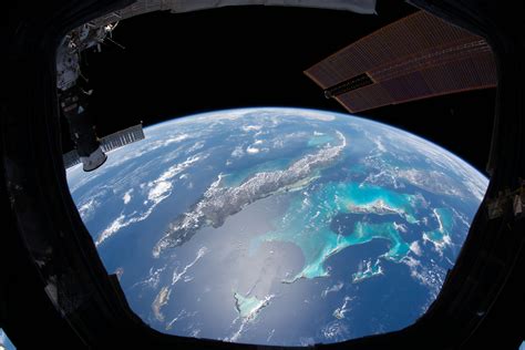 Завораживающие виды из космоса: свежие фотографии Луны и Земли от NASA